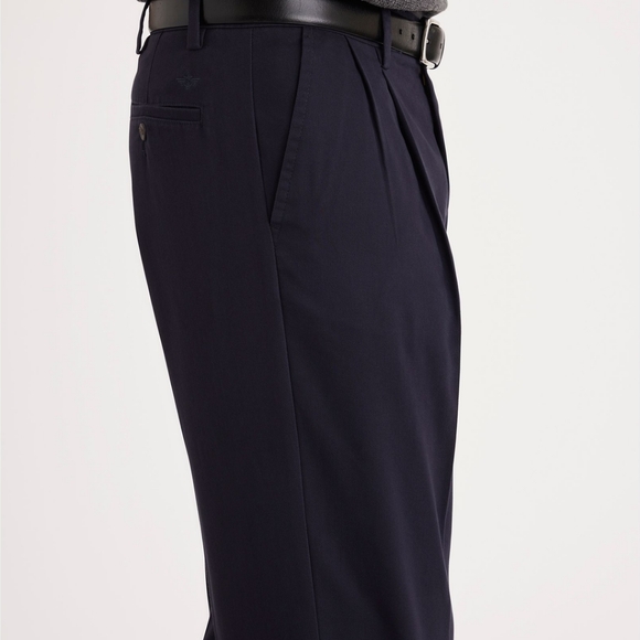 NWT Dockers Easy Khaki Cladsic Fit Pleated Wrinkle-Free Pants, Mens 36x30, Navy - Picture 15 of 16